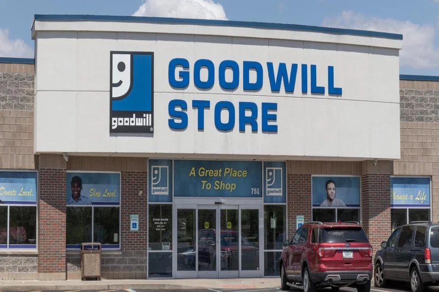 Does Goodwill Take Apple Pay