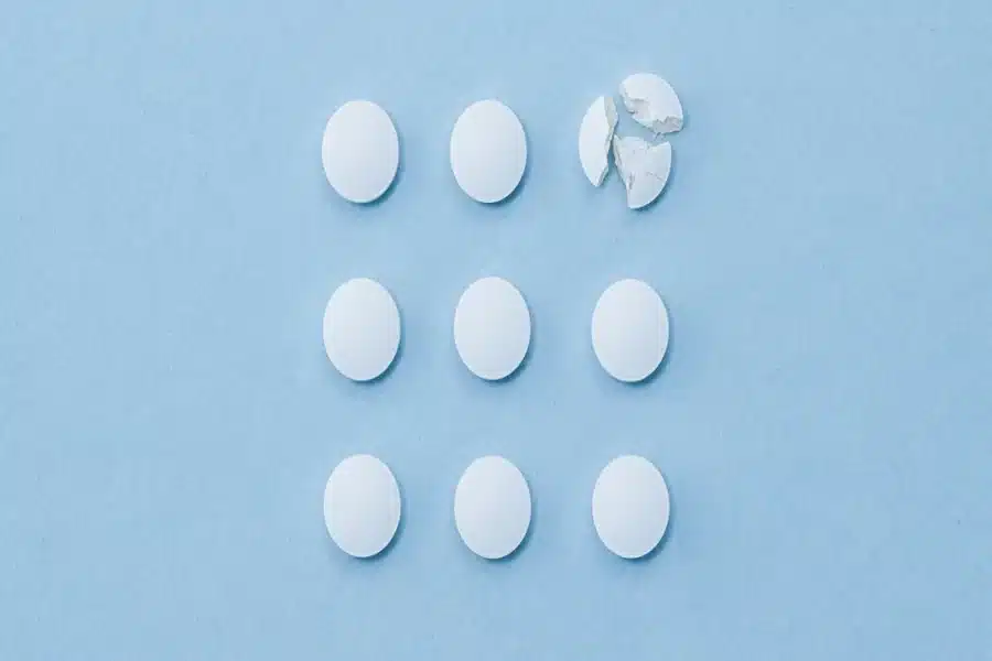 K 18 White Round Pill